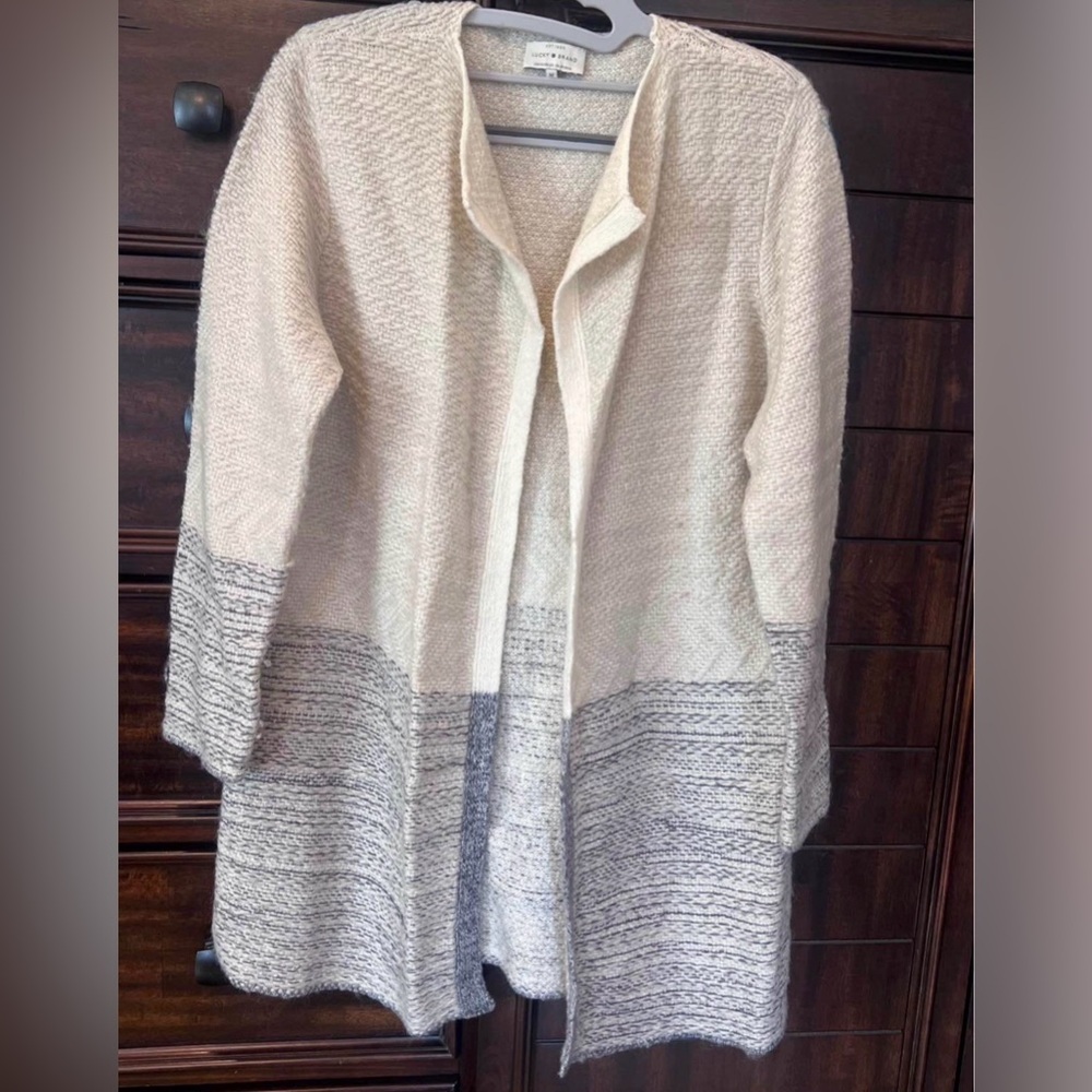 Size medium- Lucky brand cardigan in gray and white- like new